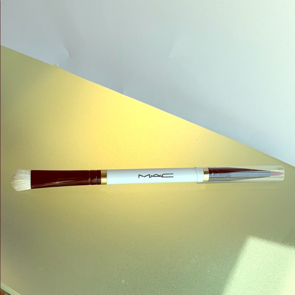 NEW Dual ended MAC brush for eyes